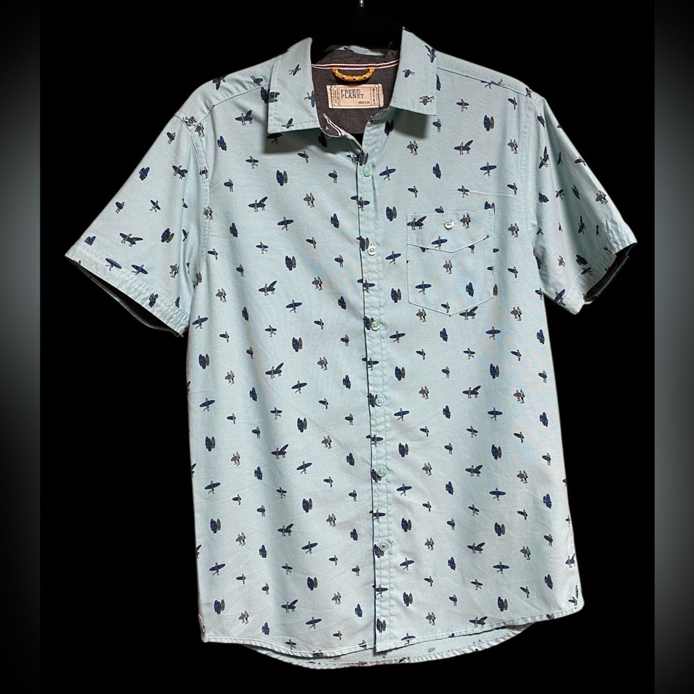 Free Planet Mens Medium Blue Surf Print Button Up Shirt Short Sleeve Beach